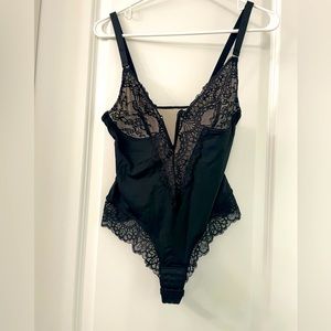 HeyShapeCo black lacy shapewear size Medium